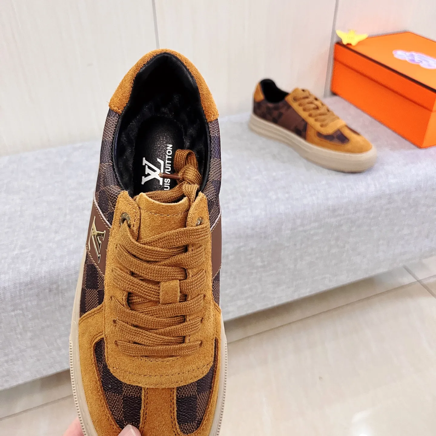 🚘🚘Factory batch 400💰[LV]🔥Louis Vuitton, high-end men's shoes brand, official website 1:1 latest masterpiece: the upper is made of first-layer cowhide imported from Italy with a comfortable and breathable lining➕original non-slip and wear-resistant outsole🔥, making walking more convenient and comfortable! An exclusive new model, a stunning work, a beautiful 1:1 replica [color] compared to the official quality! Create a fashionable personality to set off your uniqueness! A must-have for trendy men! Classic🔥Size: 38-44 Color: 🔥 2⃣️colors available🔥